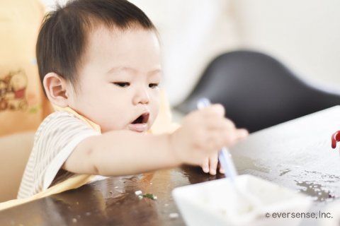赤ちゃん いたずら こぼす